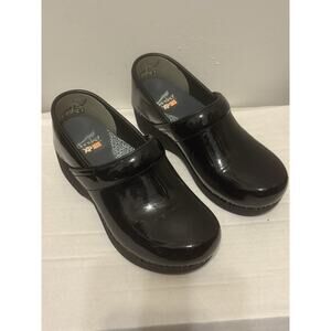 Dansko XP 2.0 Patent Black Leather Black Womens US SZ 7 EUR 37 Clogs EUC Nice